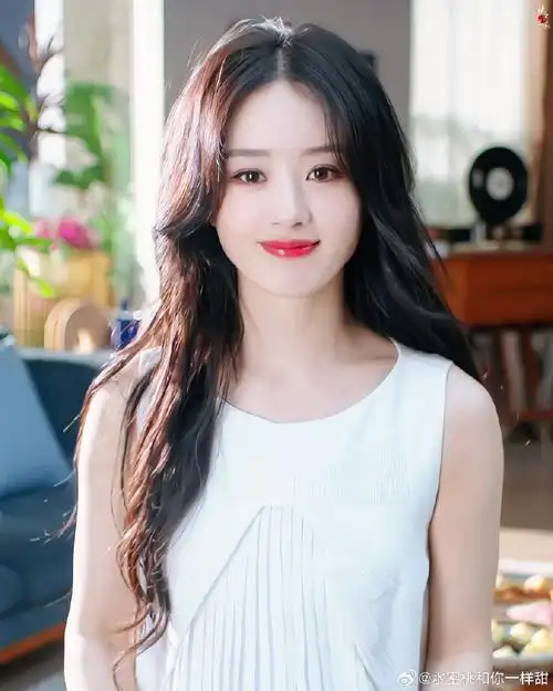 云南白药口腔健康品牌代言人赵丽颖##陪赵丽颖奔赴每一个十年