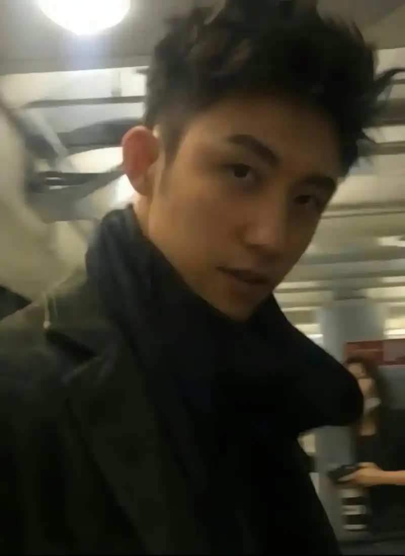 黄景瑜 #他从火光中走来 别把人帅死了我说05 - 抖音