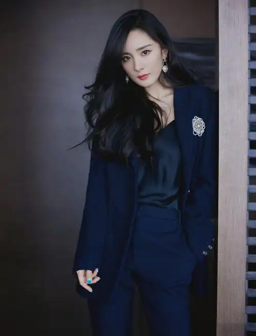 杨幂西装好帅飒