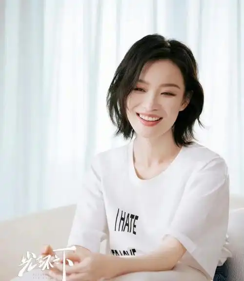 倪妮短发造型封神最新预告曝光颜值开挂她穿t恤更有时髦感