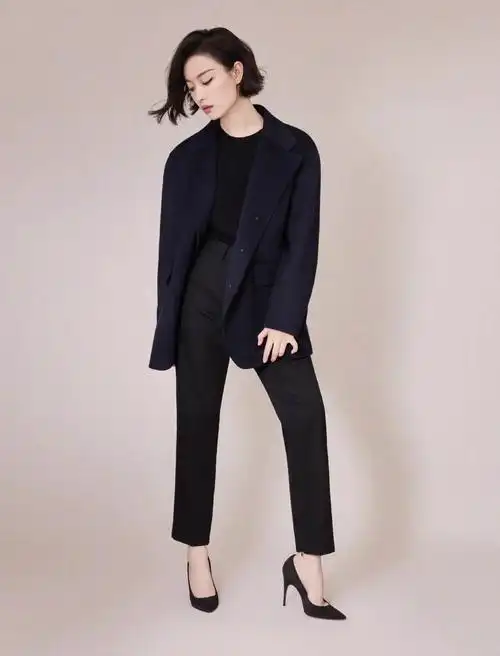 倪妮短发西装潇洒干练