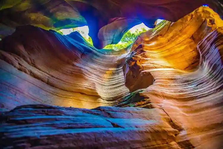 西安之北:壶口瀑布/蛇曲圆湾/丹霞波浪/地缝幻彩四大自然奇观