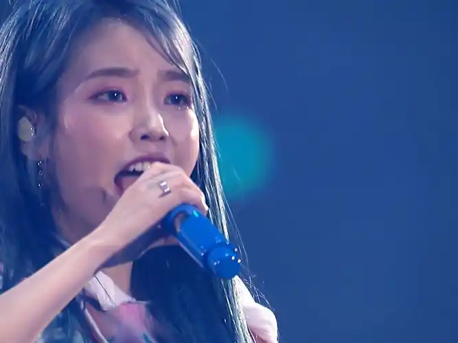 1-【4k】超美现场 blueming—iu(李知恩)-4k 超清-avc