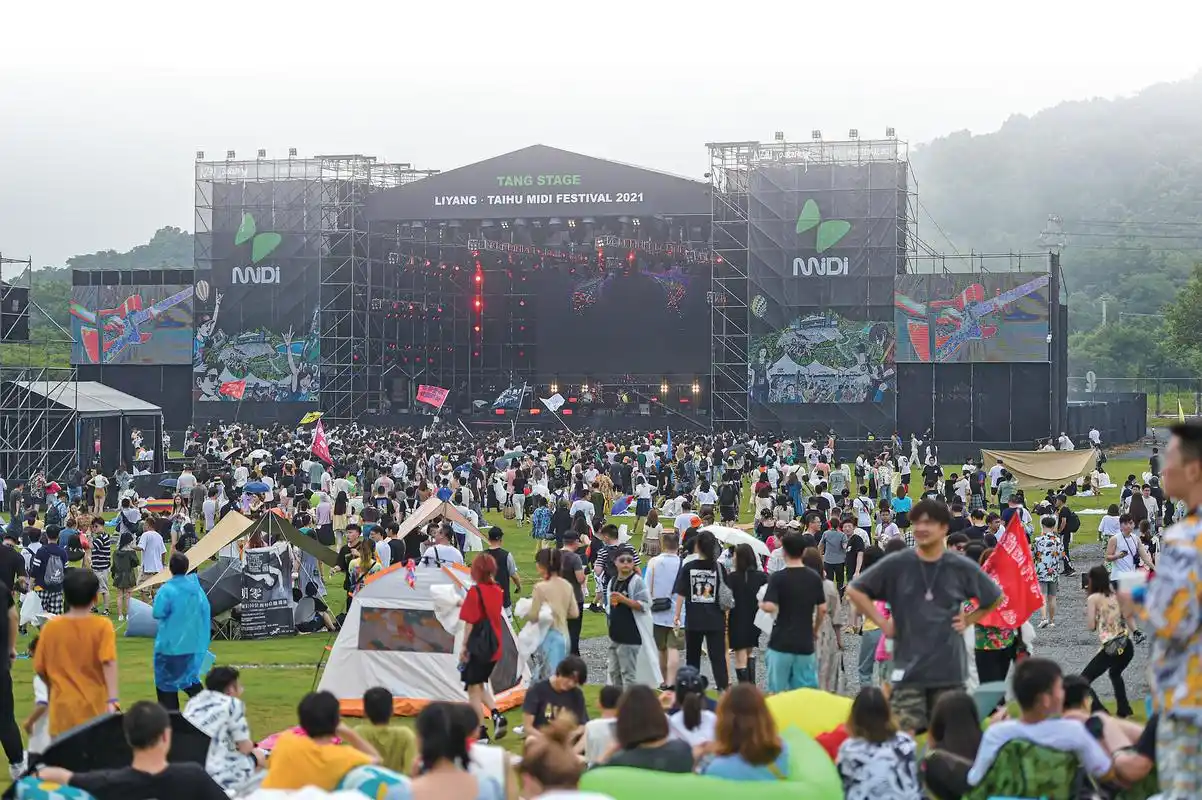 音乐节现场人员密集,使用通信时间段高度集中,也给通信现场支撑工作