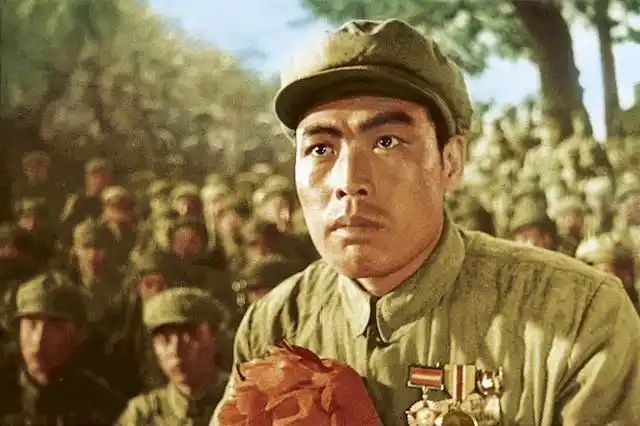 一组彩色的老电影英雄儿女剧照虽时隔半个世纪仍是感动不不已