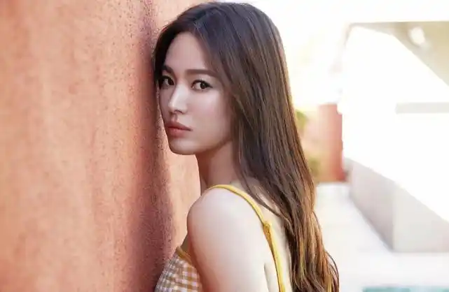 宋慧乔最新画报侧脸美翻