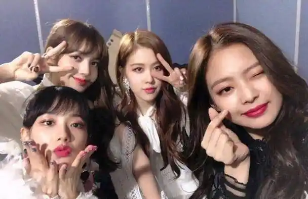 但是blackpink作为万众瞩目的组合,组合中肯定少不了