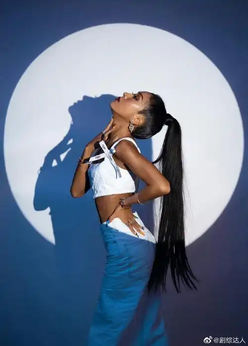 吉克隽逸美黑前肤色