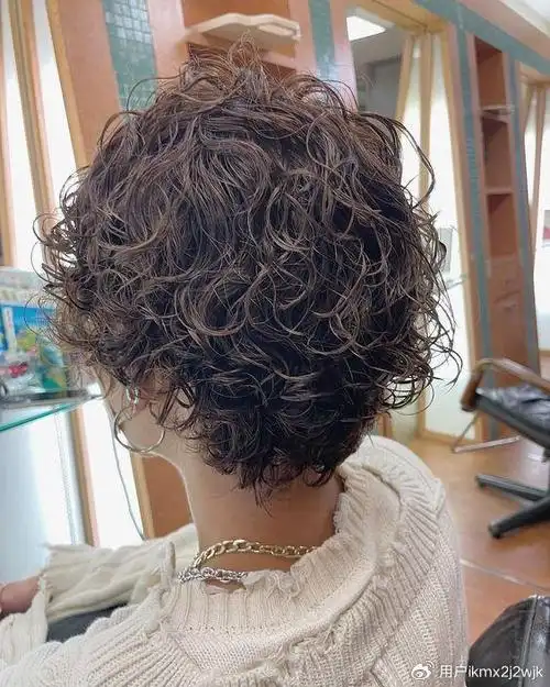 女士短发纹理烫,蓬松时尚显发量,喜欢短发的姐妹别错过|短发|头发