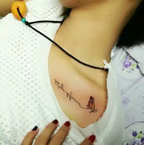 锁骨处的性感小清新英文纹身图案