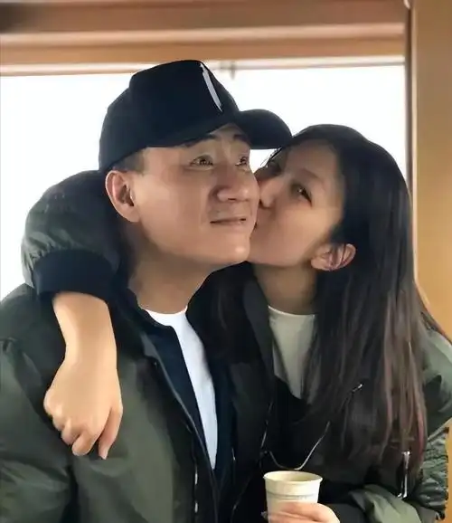 回顾胡军台上霸气硬汉把温柔给了两个女人儿子却不像亲生的