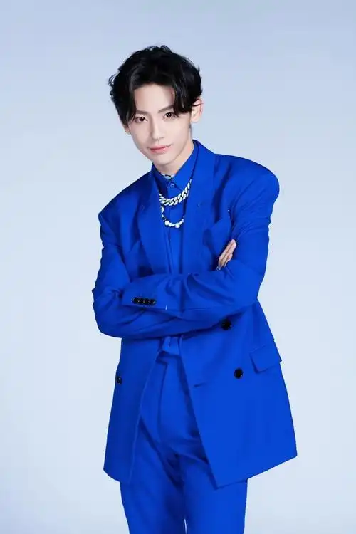 小鬼"蓝"朋友写真大片公开 谁来解读一下鸽王的"咕咕咕"暗号