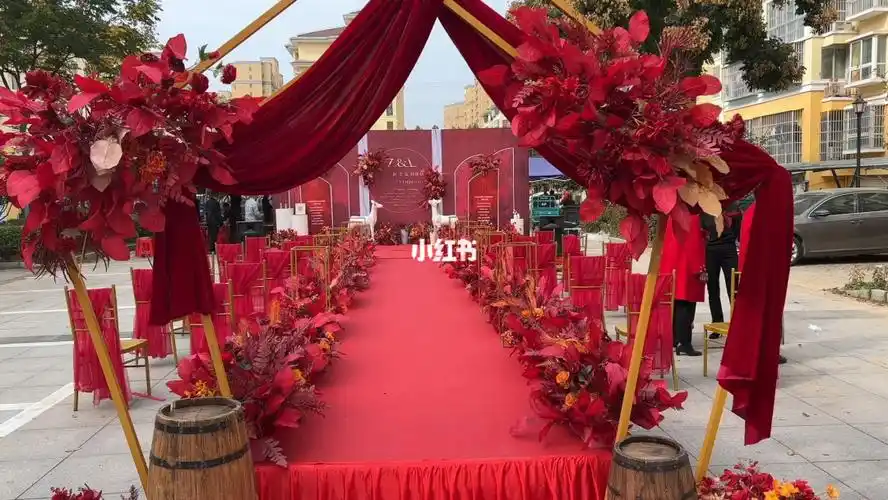 小预算红色系户外婚礼