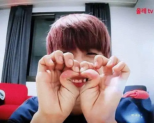 哪些爱豆有自己独创(?)的比心手势(手指比心)