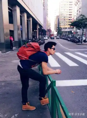 一米七的女孩子和一米八的男孩子在一起什么体验?