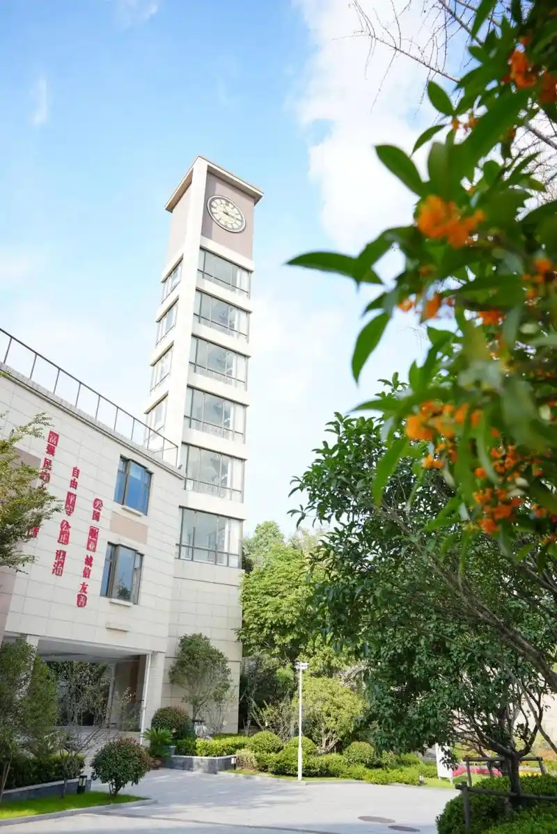 带您读懂南京市燕子矶中学:四季如画,美在燕中