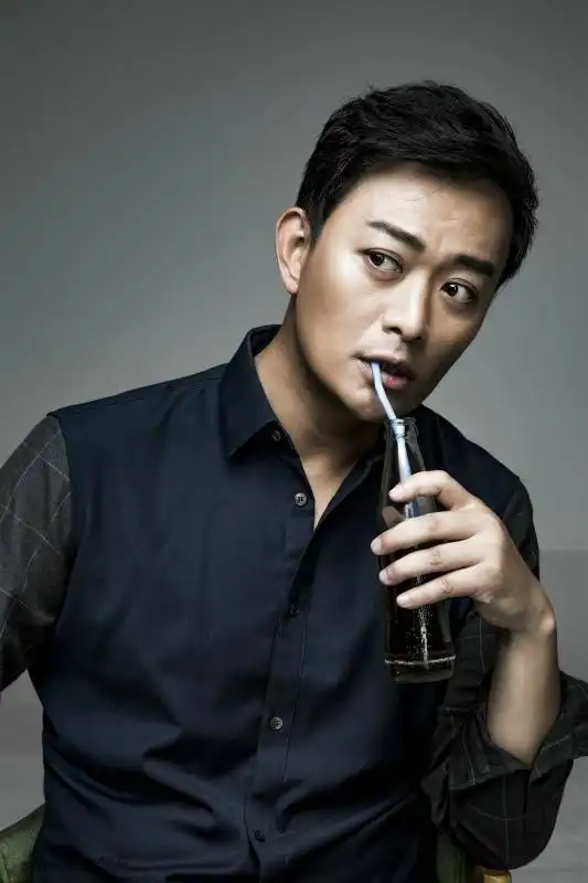 黄海冰儒雅型男风度尽显