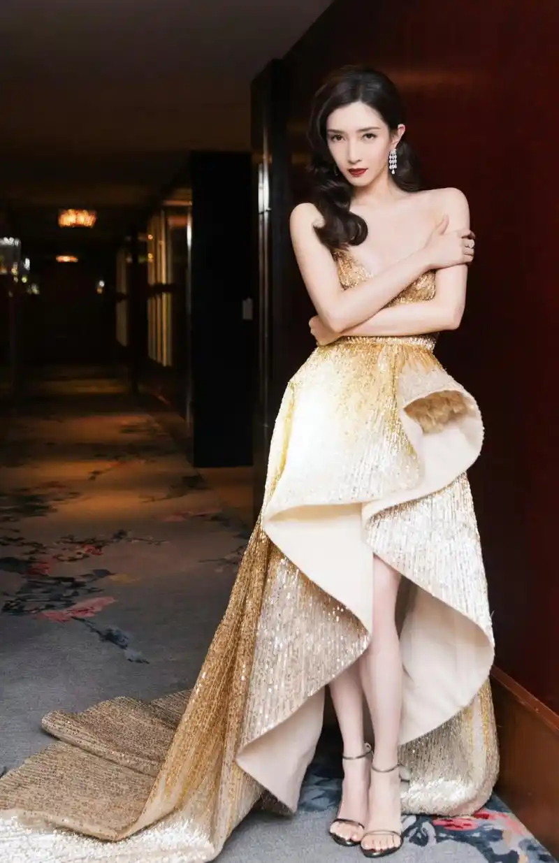 江疏影一字带高跟鞋[色][色] #江疏影