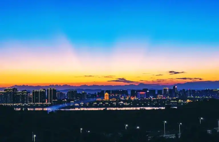 一半山水一半城的网红城市