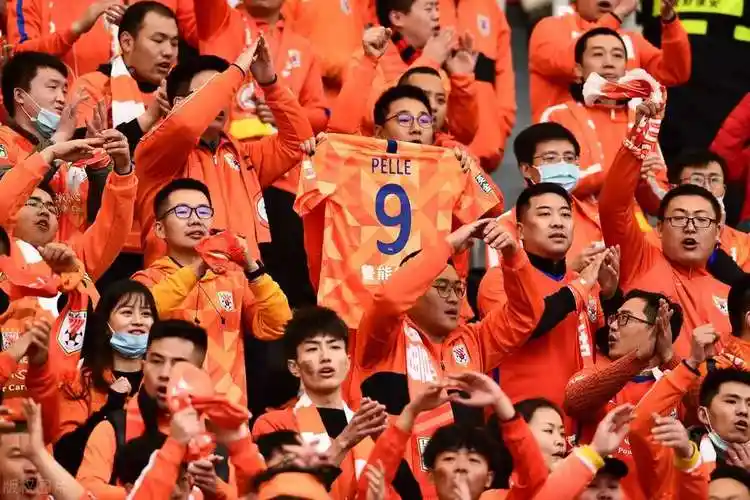 山东鲁能泰山队获得2020赛季足协杯冠军