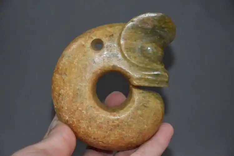 红山文化老河磨玉猪龙,天然色,包浆细腻,玉质通透,油性好,保存完好