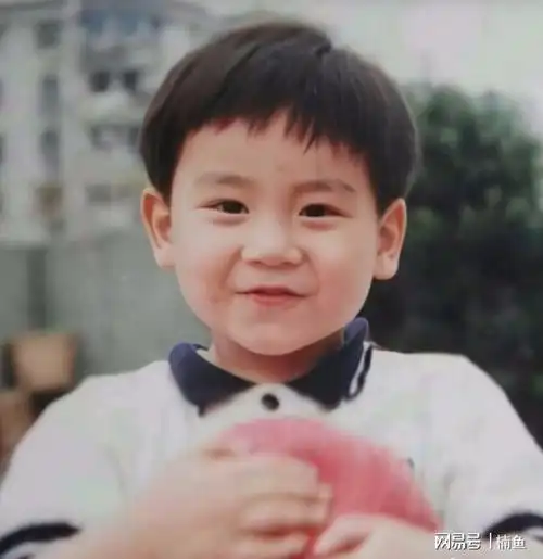 如果彭于晏的健身对比照不放在网上,应该很多人都不知道,曾经小时候的