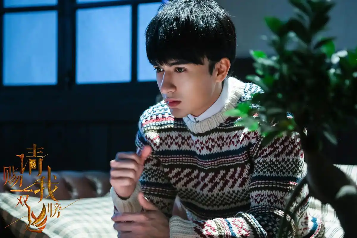 本剧是一部民国悬疑剧,讲述了上沽警察局长之女林九歌遭人陷害,含冤