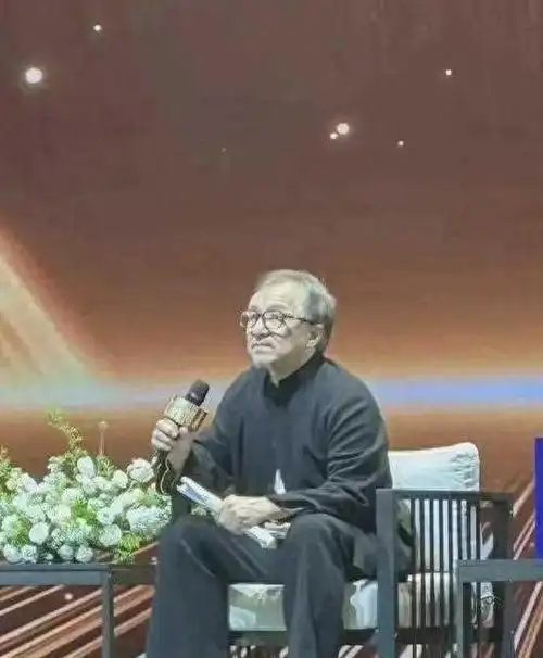 成龙去迪拜拍电影,迪拜王子哈曼丹知道后,大手一挥借给成龙七十余部豪