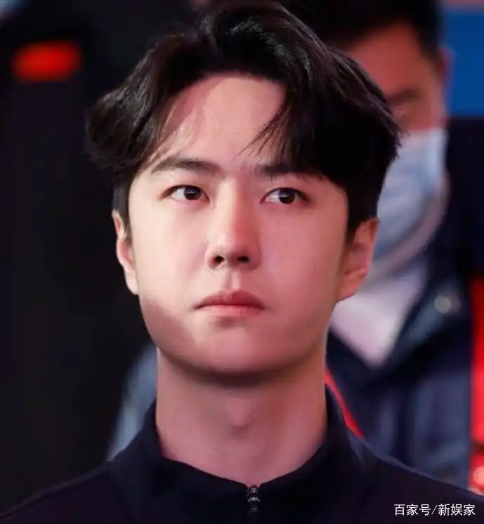 王一博高清近照发福明显,鼻子卡粉被质疑有伤疤