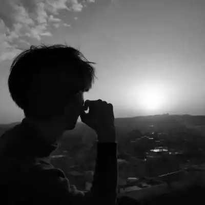 黑白头像深情男生霸气冷酷图片