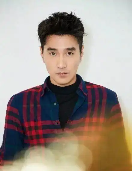 寸头上热搜只看颜值不看身材盘点娱乐圈剪过寸头的男明星哪些是真的帅