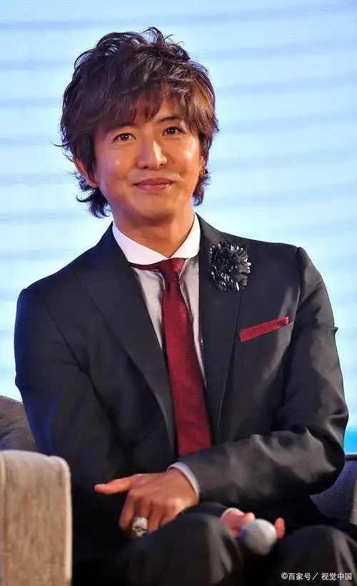 51岁的日本明星木村拓哉刚过完生日,却陷入了新的麻烦中——他49岁的