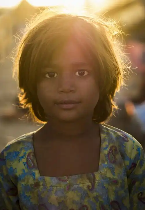 棕色头发的男孩