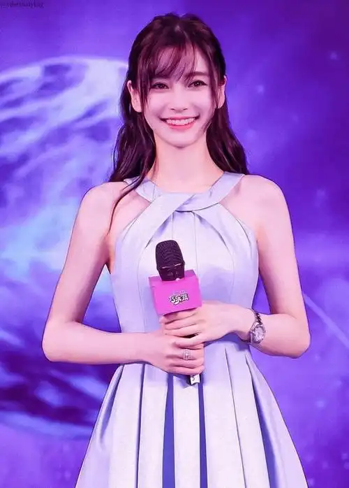 34岁杨颖暂停一切工作!提早回家陪儿子过中秋,母子情深让人敬慕