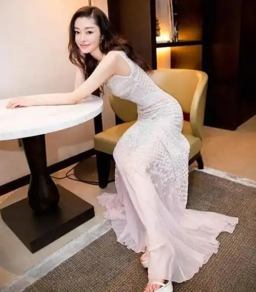 看到宋轶穿旗袍的效果,这"腰臀比"让人羡慕,坦言:运动很重要