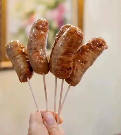 这老板疯了吧爆汁纯肉烤肠才3块钱一根