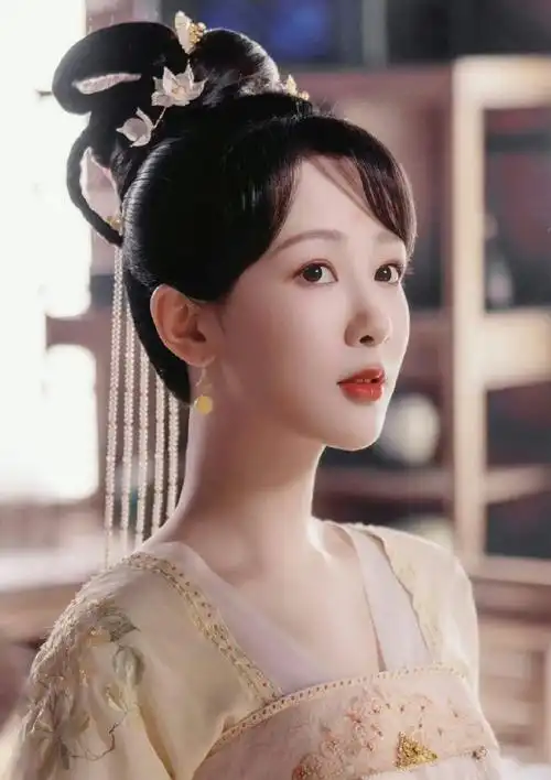 杨紫长相思路透造型##杨紫古装路透