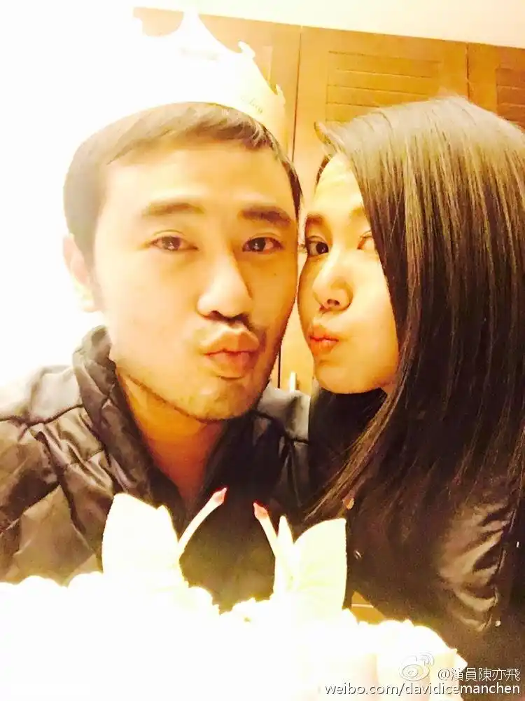 组图:谭维维为男友甜蜜庆生 嘟嘴合影投入怀中_高清图集_新浪网