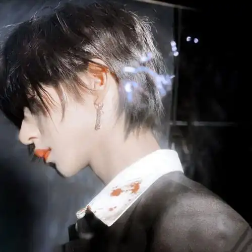 清冷感一绝贺峻霖头像 壁纸