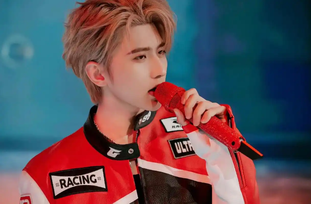 今天给大家安利一款坤坤发型～ 坤坤这款韩式微分不挑发质 基本上想要