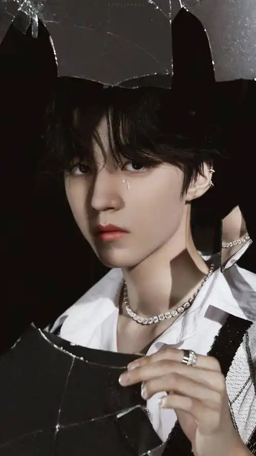 王俊凯耳饰图照合集,惊艳全场的凯boss