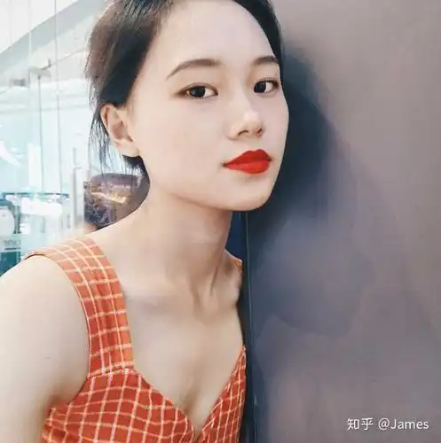 上吊 眼睛大就还好看 我眼睛小 哭辽 我妹妹几度说我笑起来像岳云鹏