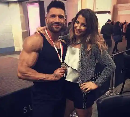 以健身名义造就伟岸身躯从男人到男神他用3年时间走上巅峰