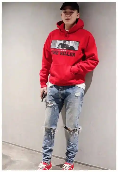 欧豪强迫症,爱穿一身同颜色,红色卫衣 红色滑板鞋,型到飞起!