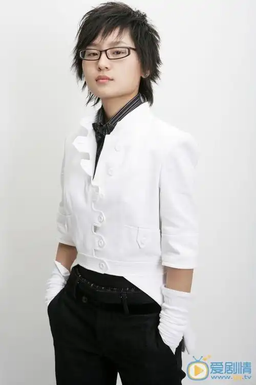 周笔畅早期帅气写真