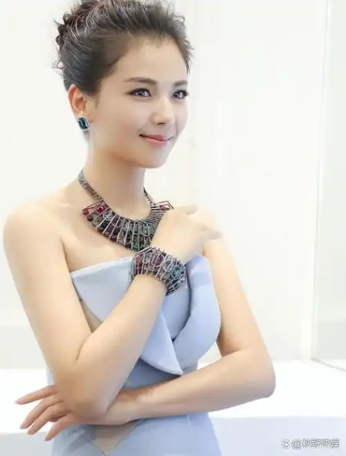 刘涛意外走光?事件引起热议,网友:为啥明星的衣服质量那么差?