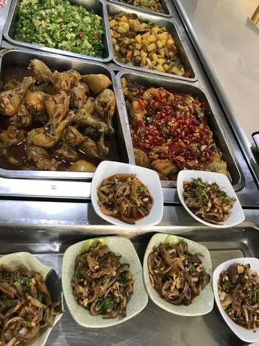 三源饮食饭堂现场员工餐菜式