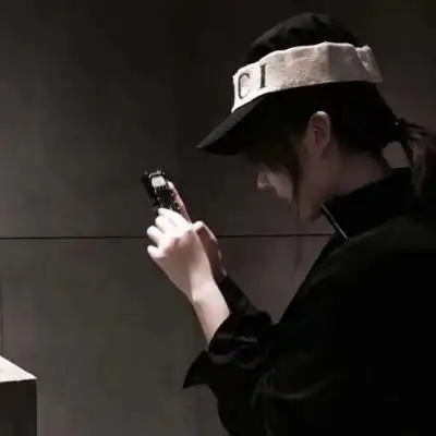 暗黑系酷拽女生头像