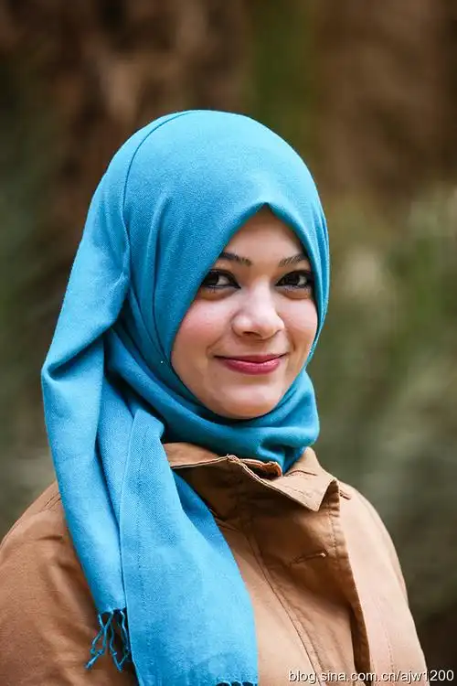 转突尼斯美丽开放热情的沙漠女郎