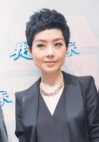 鲁豫新发型美出新高度!网友直呼:刘海在你身上起到了整容的作用!